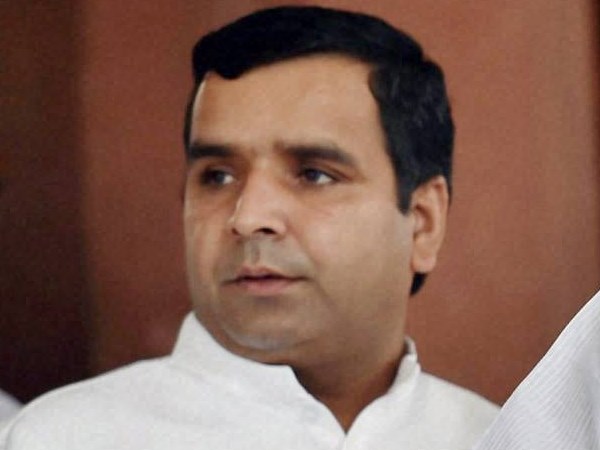 सपा को निर्णायक बढ़त