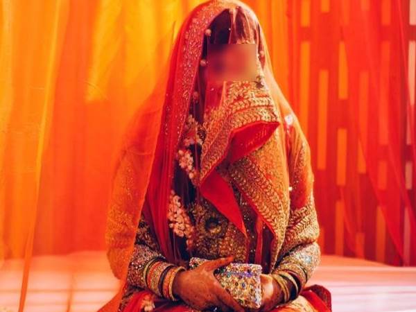 दूल्हे ने दी आत्महत्या करने की धमकी दूल्हे ने दी आत्महत्या करने की धमकी