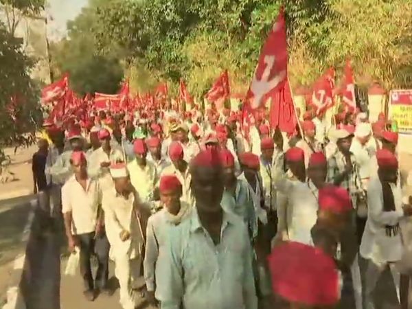 फडणनवीस सरकार के पास साख बचाने का मौका