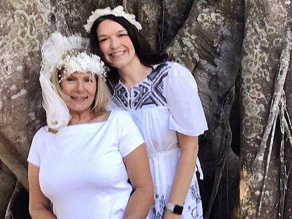 इस पेड़ को काटने की योजना बना रहे थे अधिकारी