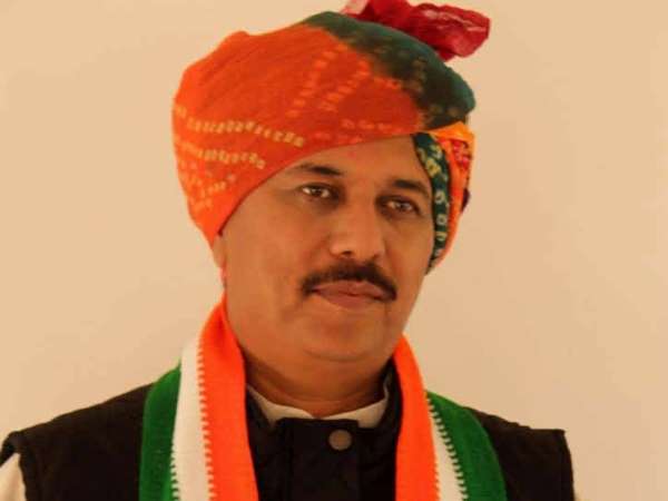 गुजरात कांग्रेस में बदलाव: भरत सिन्ह सोलंकी का इस्तीफा स्वीकार, अमित छावड़ा नए अध्यक्ष गुजरात कांग्रेस में बदलाव: भरत सिन्ह सोलंकी का इस्तीफा स्वीकार, अमित छावड़ा नए अध्यक्ष