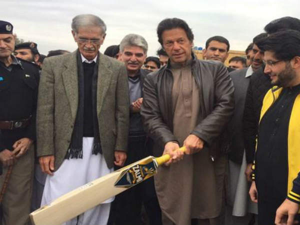 अगर फेंका जूता तो होगी पिटाई 