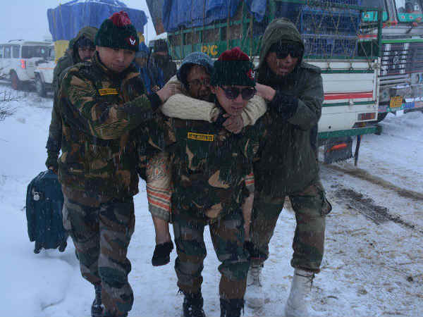 तापमान गिरने के साथ सांस लेने में भी दिक्‍कतें 