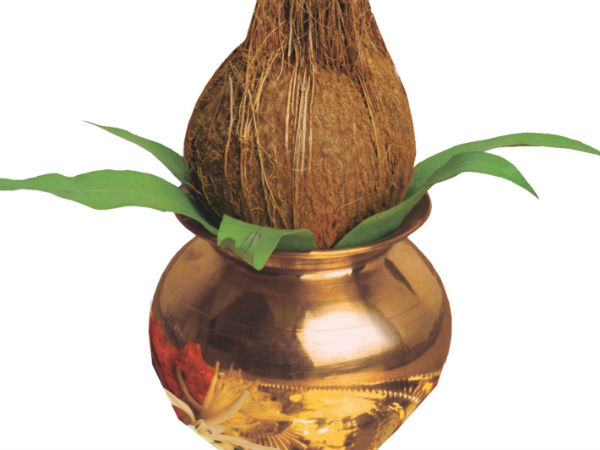 घर के ईशान कोण में तांबे का कलश रखें घर के ईशान कोण में तांबे का कलश रखें