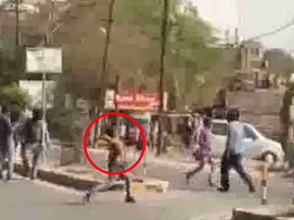 Stone throwing in two sides in Kanpur