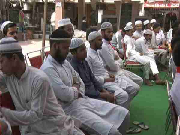 An organisation doing last rites of unidentified bodies to save Ganga
