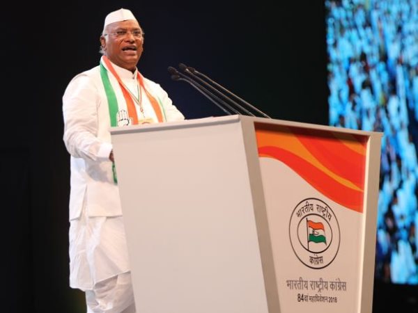 'दूरियां पैदा करने के लिए मीडिया में गढ़ा यह मुद्दा'