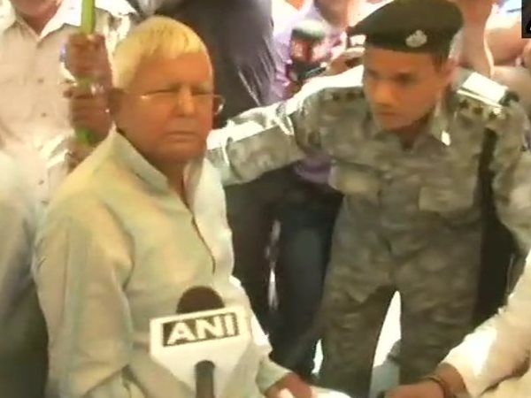 नीतीश दंगे रोकने में फेल: लालू