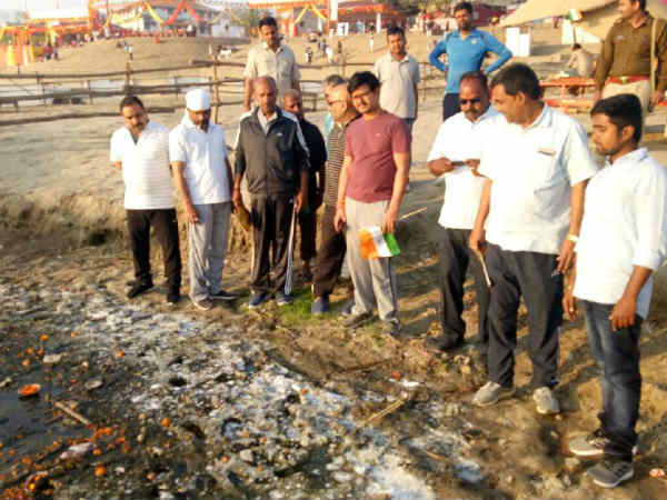 घाटों पर मौजूद गंदगी 