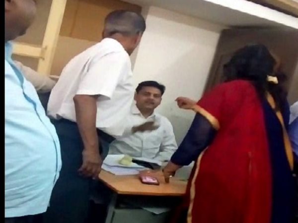 पत्नी मोनिका ने क्या बताया