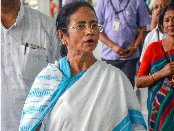 ममता हो सकती है थर्ड फ्रंट की सर्वमान्य नेता ममता हो सकती है थर्ड फ्रंट की सर्वमान्य नेता