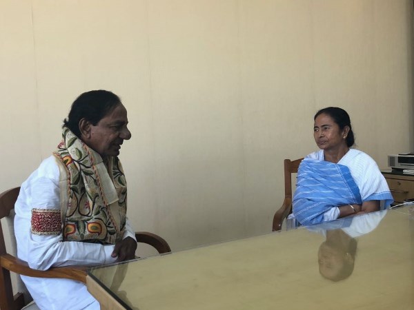 तीसरे मोर्चे की सुगबुगाहट तेज