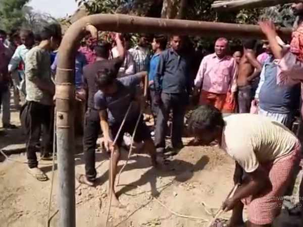Two brothers died in 25 feet deep borewell in mathura