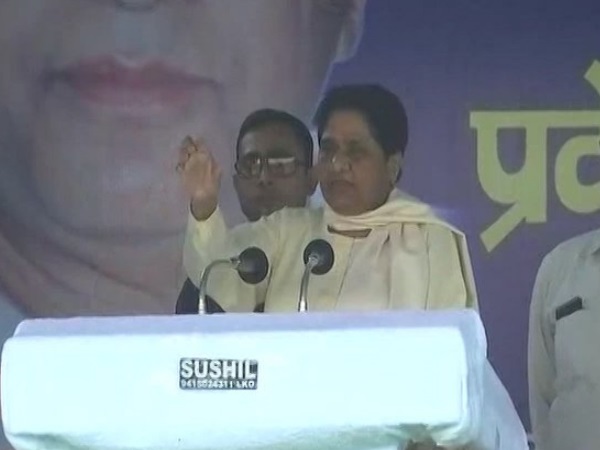 निशाने पर आई कांग्रेस और आप