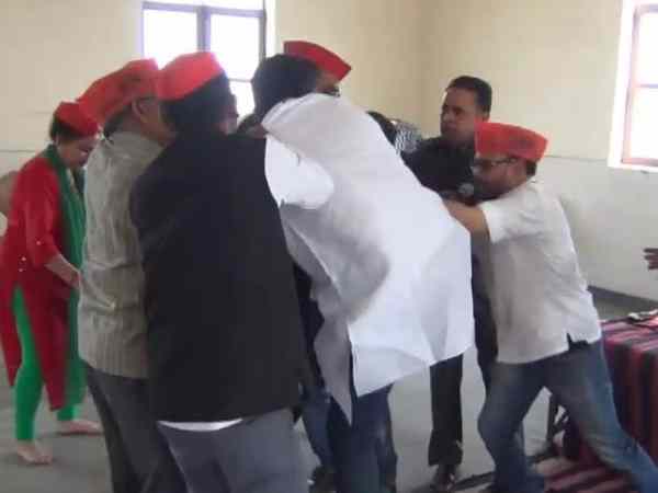 SP workers clash over Fuspur-Gorakhpur victory in meerut
