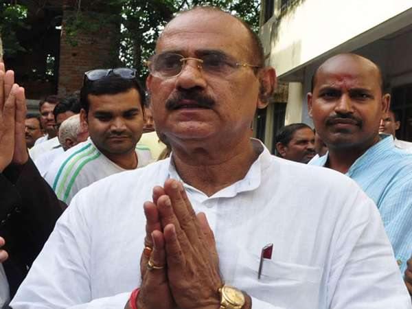  पहले अखिलेश ने काटा था टिकट