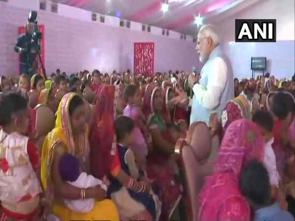 International Women's Day: राजस्थान के झूंझनू पहुंचे पीएम मोदी
