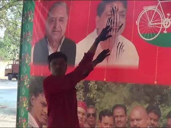 नरेश अग्रवाल से सपाइयों की नाराजगी