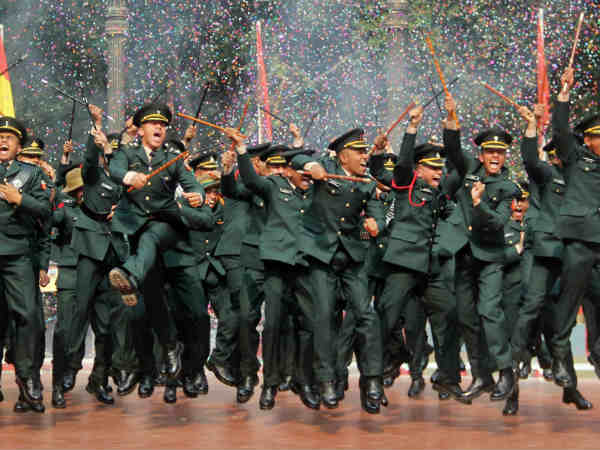 नई जिंदगी आ रही है ओम को रास 