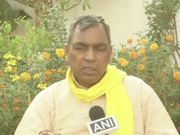 325 सीट के नशे में पागल 