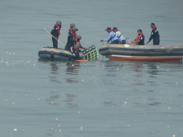 ओएनजीसी रोजना लगभग 15 ट्रिप के लिए पवनहंस के हेलीकॉप्टरों की सेवाएं लेती है