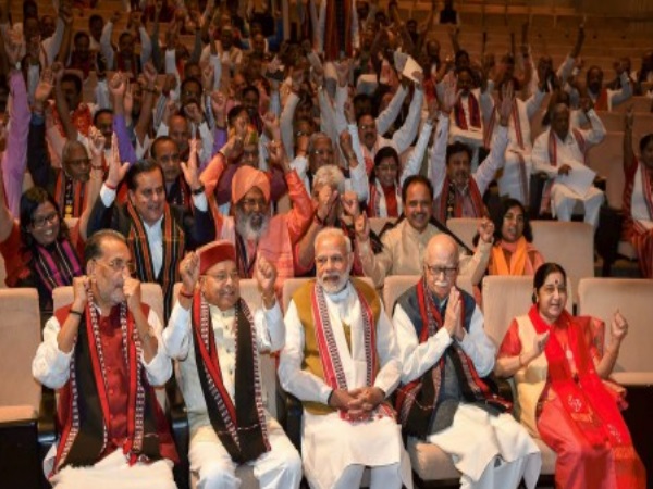 'सांसदों को अपना कुछ समय पार्टी मुख्यालय पर देना चाहिए'