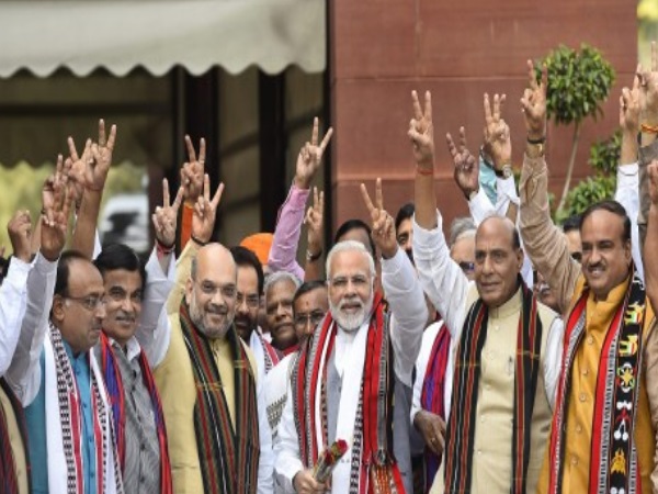 'पार्टी सांसदों ने धमाकेदार स्वागत किया'