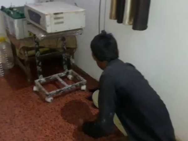 सफाई से मना किया तो दरोगा ने मारा थप्पड़