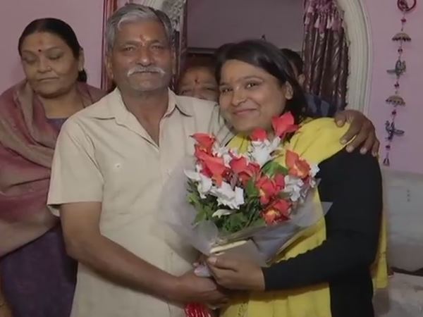 'हर बेटी अपने मां-बाप का नाम इसी तरह रोशन करे'