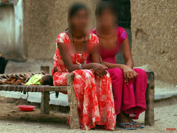 बेहद अजीब है सामाजिक मान्‍यता