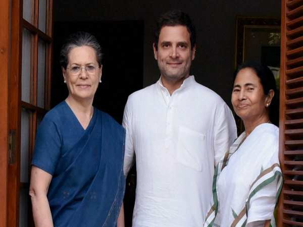 सोनिया गांधी से मिलकर बोलीं ममता- 2019 में देश एक और एक, ग्यारह होते देखेगा सोनिया गांधी से मिलकर बोलीं ममता- 2019 में देश एक और एक, ग्यारह होते देखेगा