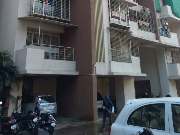 girl child died after collapse from 9th floor in pune