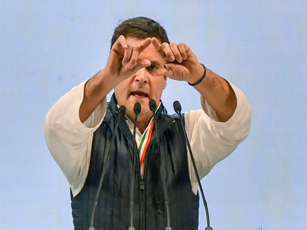 दो पुजारियों की कहानी भी सुनाई थी