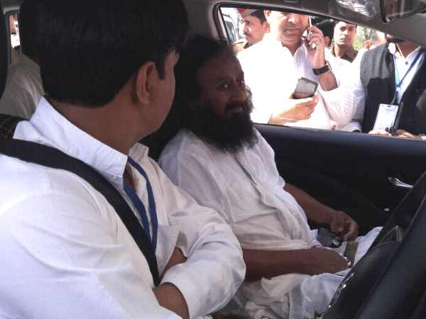 इस्लामिक यूनिवर्सिटी का गेट बंद