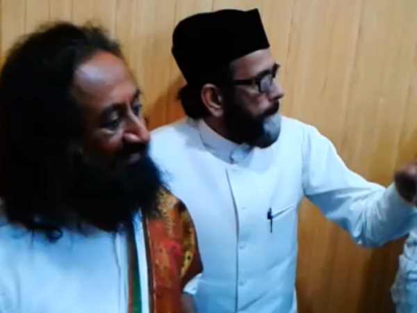 कोर्ट के बाहर अयोध्या मामले का समाधान हो: श्री श्री रविशंकर 