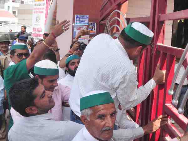 Farmers agitation in Saharanpur Farmers agitation in Saharanpur