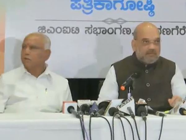 मठों के कर रहे दर्शन मठों के कर रहे दर्शन