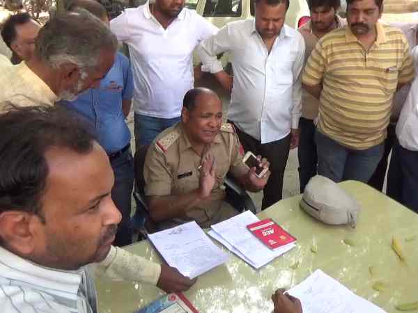 परिजनों ने लगाया छत से फेंकने का आरोप