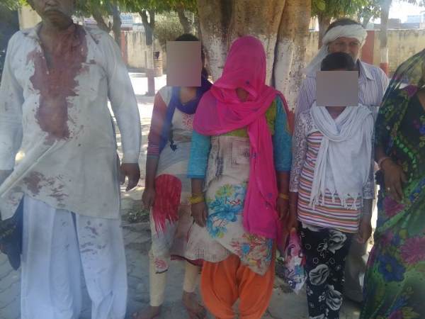 स्कूल आते-जाते समय करते थे छेड़खानी