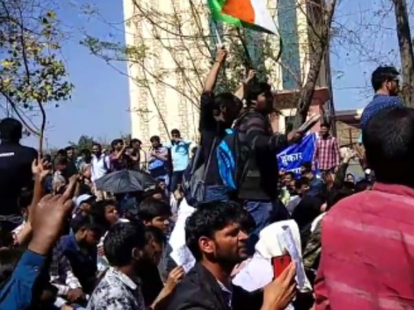 SSC छात्रों और दिल्ली पुलिस में टकराव, कई जगह लाठीचार्ज