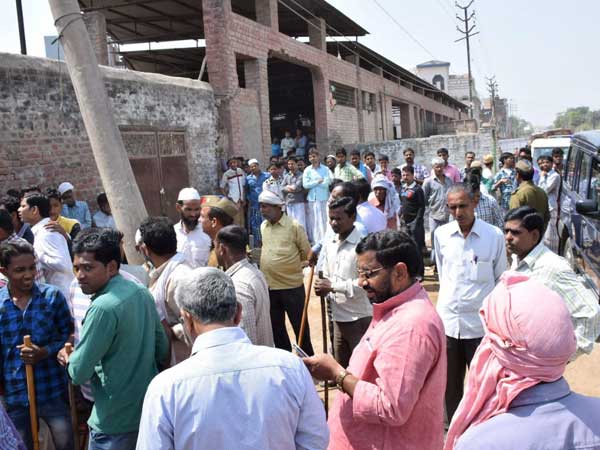 गोहत्या पर बैन, बूचड़खाने पर विवाद