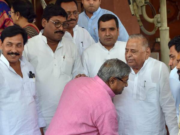 तब मुलायम सिंह पर बोला था हमला