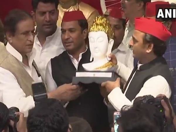 कौन हैं नवल किशोर