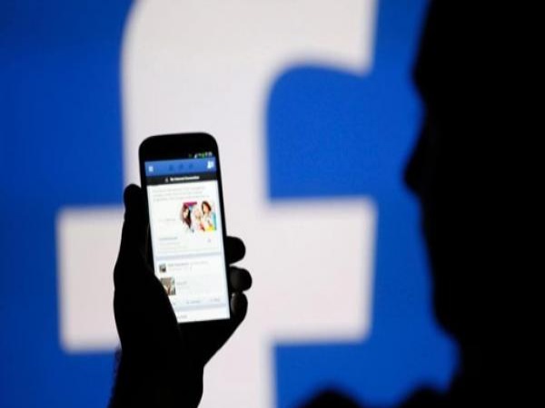 रिश्तेदारों को फ्रैंड रिक्वेस्ट भेजकर की अश्लील चैट