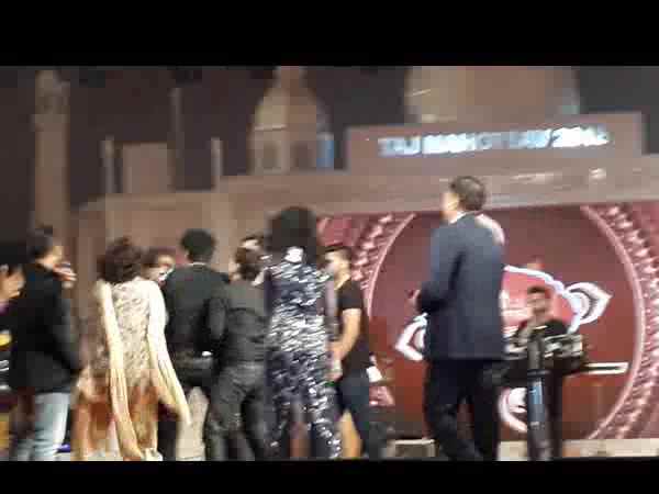 पुलिस ने संभाली स्थिति