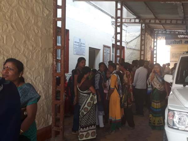 छात्रा और उनके अभिभावक हुए खफा