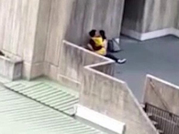  नीचे क्लासरूम और ऊपर ये सब