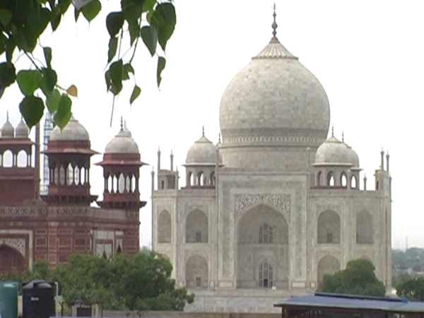 साउथ गेट पर उड़ा रहे ड्रोन