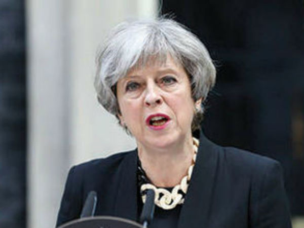 टेरीजा मे ने इसे पिछले 30 सालों का सबसे बड़ा निष्कासन बताया है