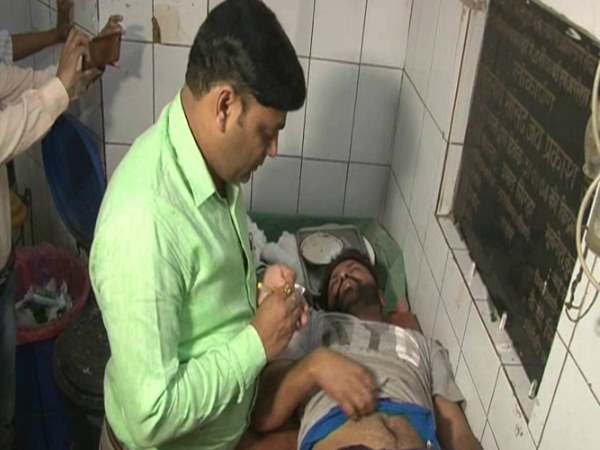 पुलिस खींचकर ले गई कोतवाली